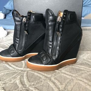 L.A.M.B high heeled active shoes